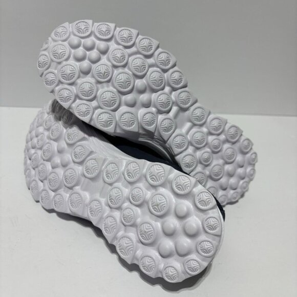 Athletic_Shoes